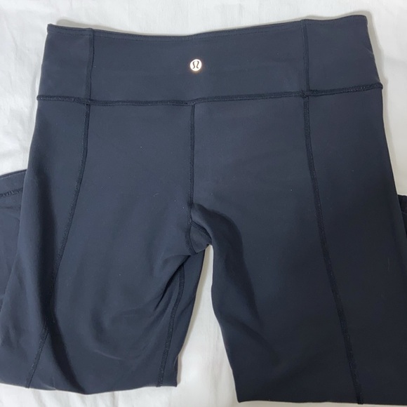 Women’s Lululemon Athletica fully Reversible Groove dark gray crop Yoga Pants‎ 8 - Picture 5 of 15